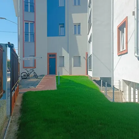 Apartamento Bright And Private With Yard *