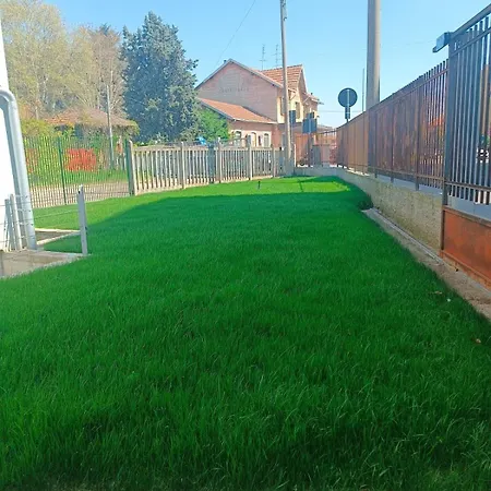 Bright And Private With Yard