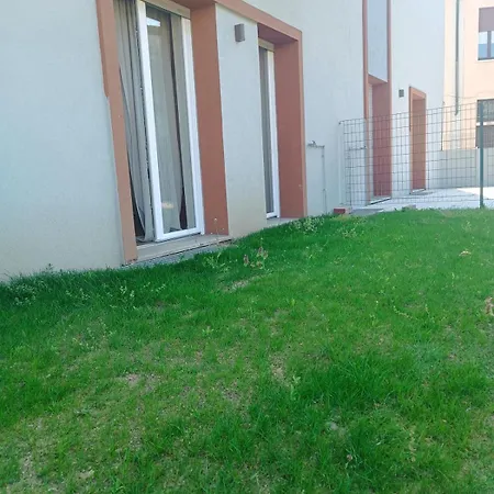 Bright And Private With Yard Apartamento *